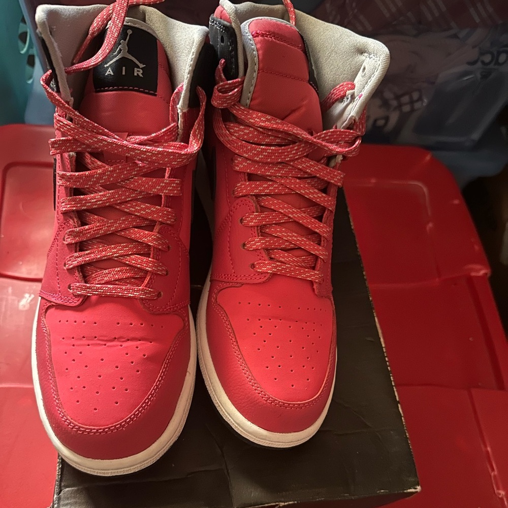 Brand new never worn air jordan 1 retro high pink/dark blue size 6.5Y